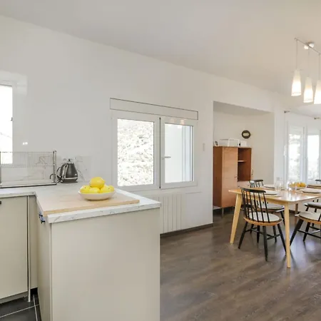Apartment Seaview Salions By Interhome
